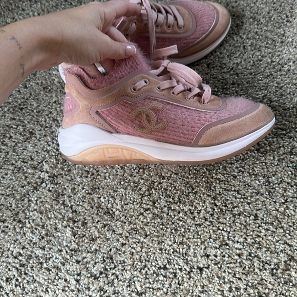 Chanel Pink Interlocking CC Logo Sneakers size 36.5. - Picture 2 of 11
